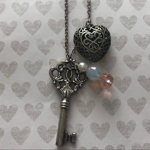 NWT Vintage style long cluster necklace